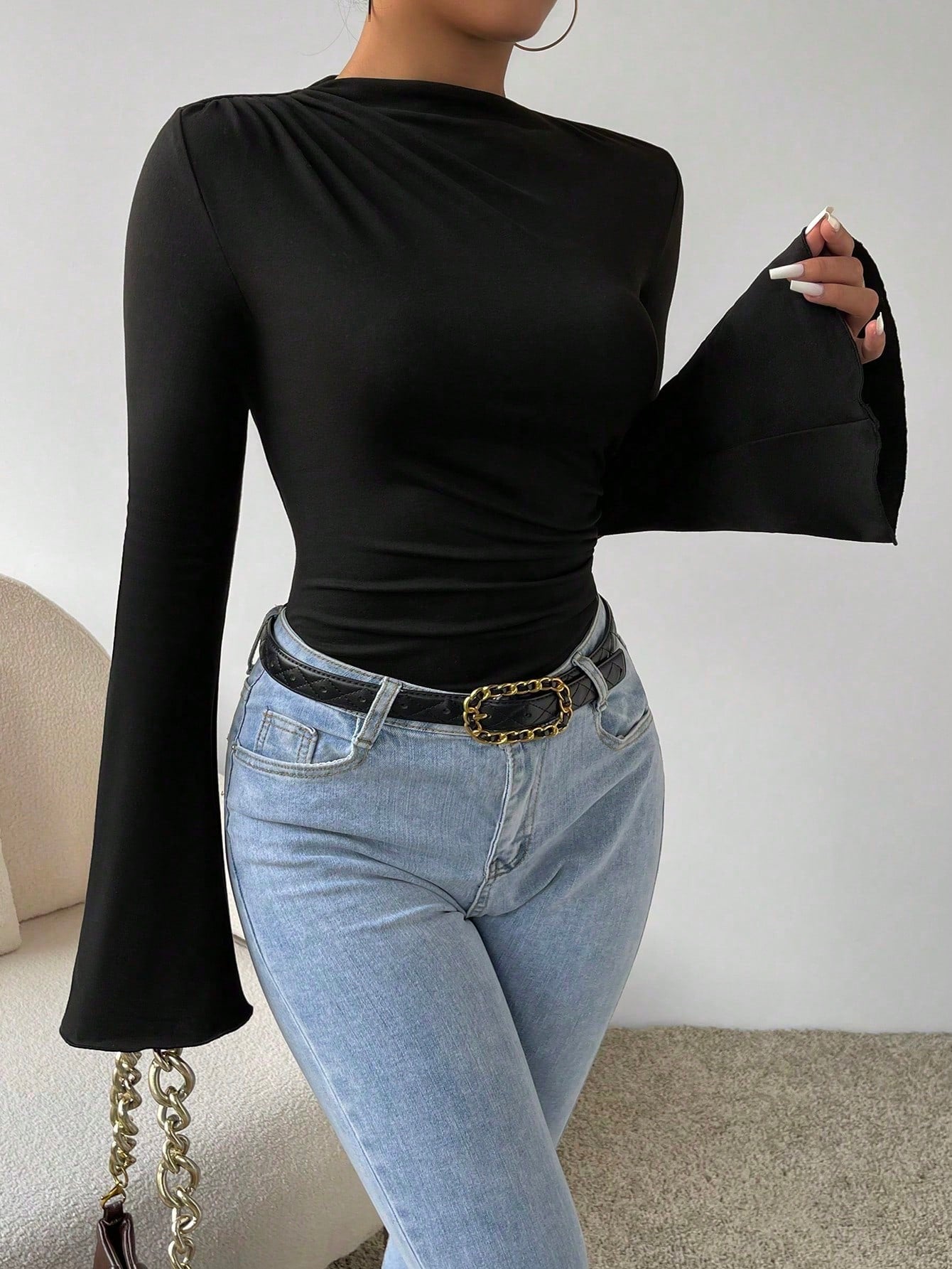 YARIM BALIKÇI YAKA BÜZGÜLÜ BLUZ SİYAH - CRESSİVA